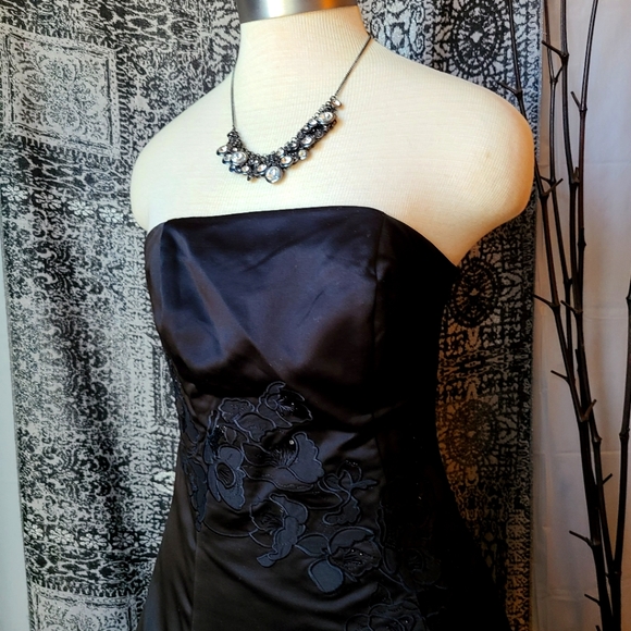 WHBM...GORGEOUS DRESS - Picture 2 of 5